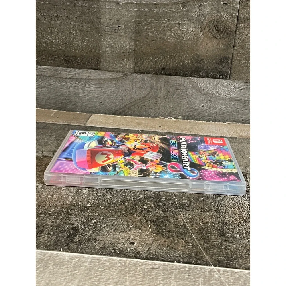 Mario Kart 8 Deluxe Nintendo Switch Physical Game HAC-P-AABPA Original Case